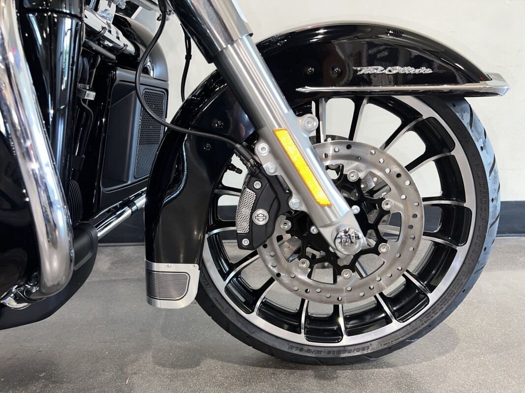 2025 Harley-Davidson Tri Glide Ultra FLHTCUTG - Photo 3