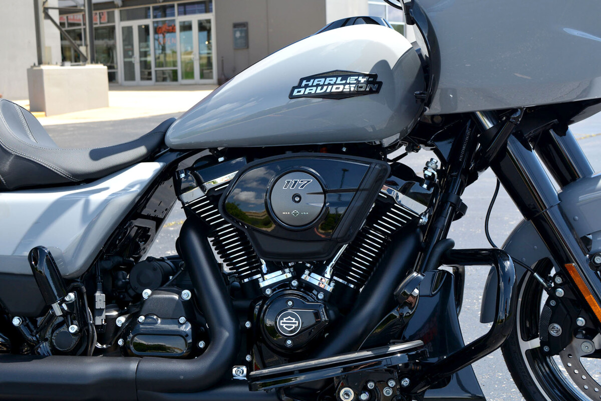 FLTRX 2025 Road Glide - Photo 9