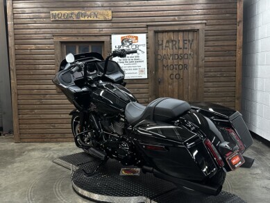 2025 Harley-Davidson Road Glide VIVID BLACK/BLK TRIM - Photo 4