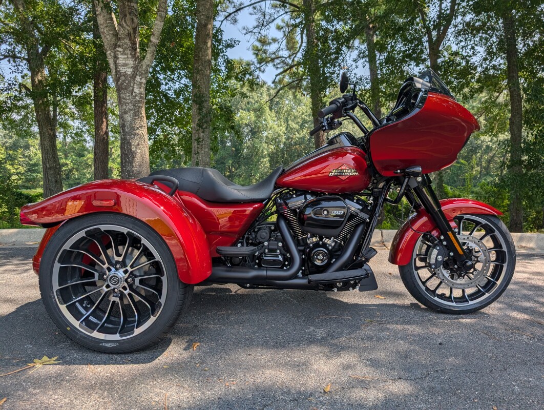 FLTRT 2025 Road Glide 3 - Photo 9