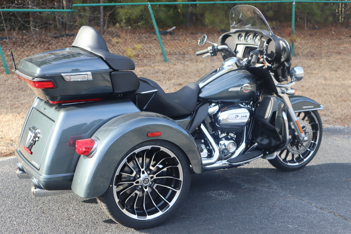 2025 Harley-Davidson Tri Glide Ultra FLHTCUTG - Photo 6