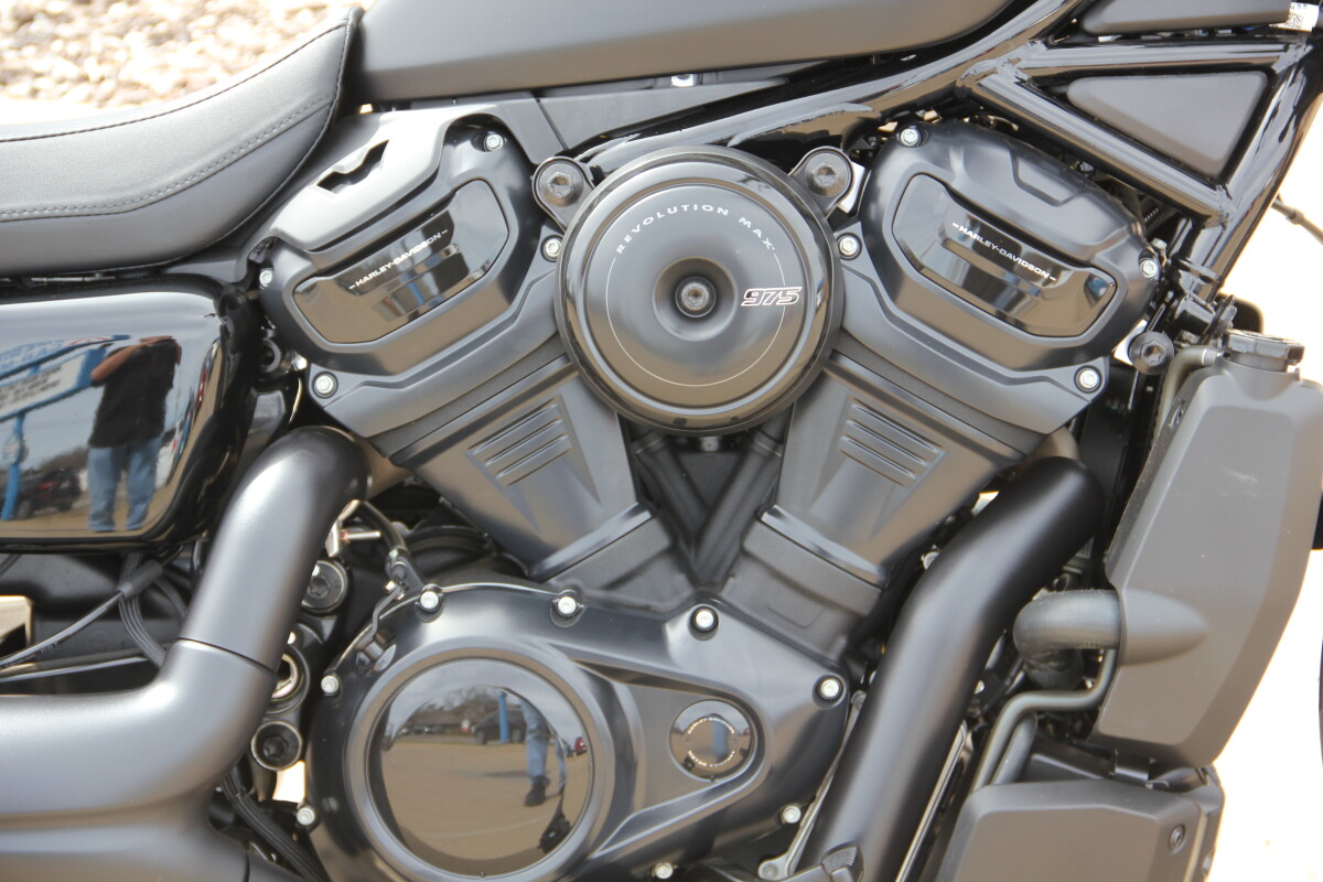2025 Harley-Davidson Nightster Special Black Denim - Photo 10