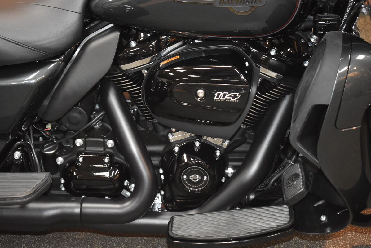 FLHTCUTG 2025 Tri Glide Ultra - Photo 9
