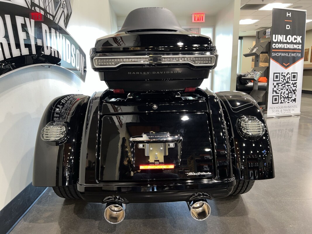 2025 Harley-Davidson Tri Glide Ultra FLHTCUTG - Photo 10