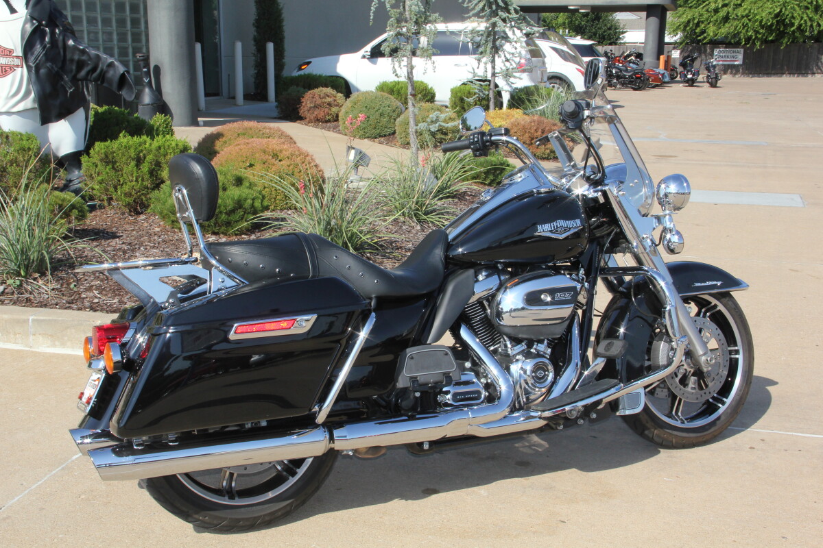 2020 Harley-Davidson Road King Vivid Black - Photo 5