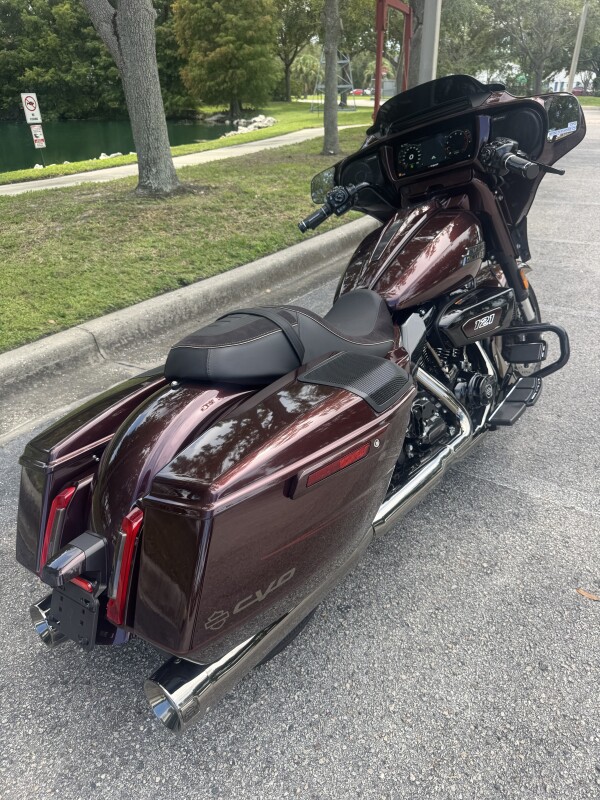 Certified Pre-Owned 2024 Harley-Davidson CVO Street Glide - Photo 2