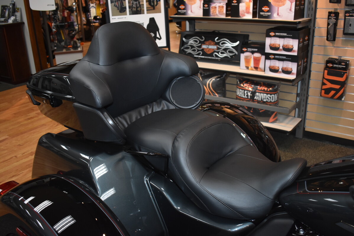FLHTCUTG 2025 Tri Glide Ultra - Photo 7