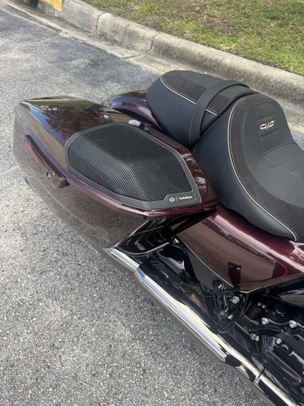 Certified Pre-Owned 2024 Harley-Davidson CVO Street Glide - Photo 10