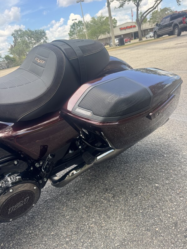 Certified Pre-Owned 2024 Harley-Davidson CVO Street Glide - Photo 6