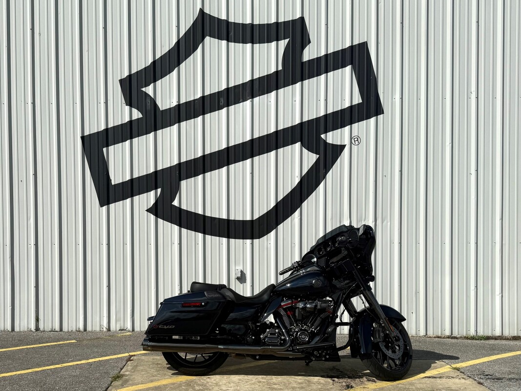 2022 Harley-Davidson CVO Street Glide Blue Steel
