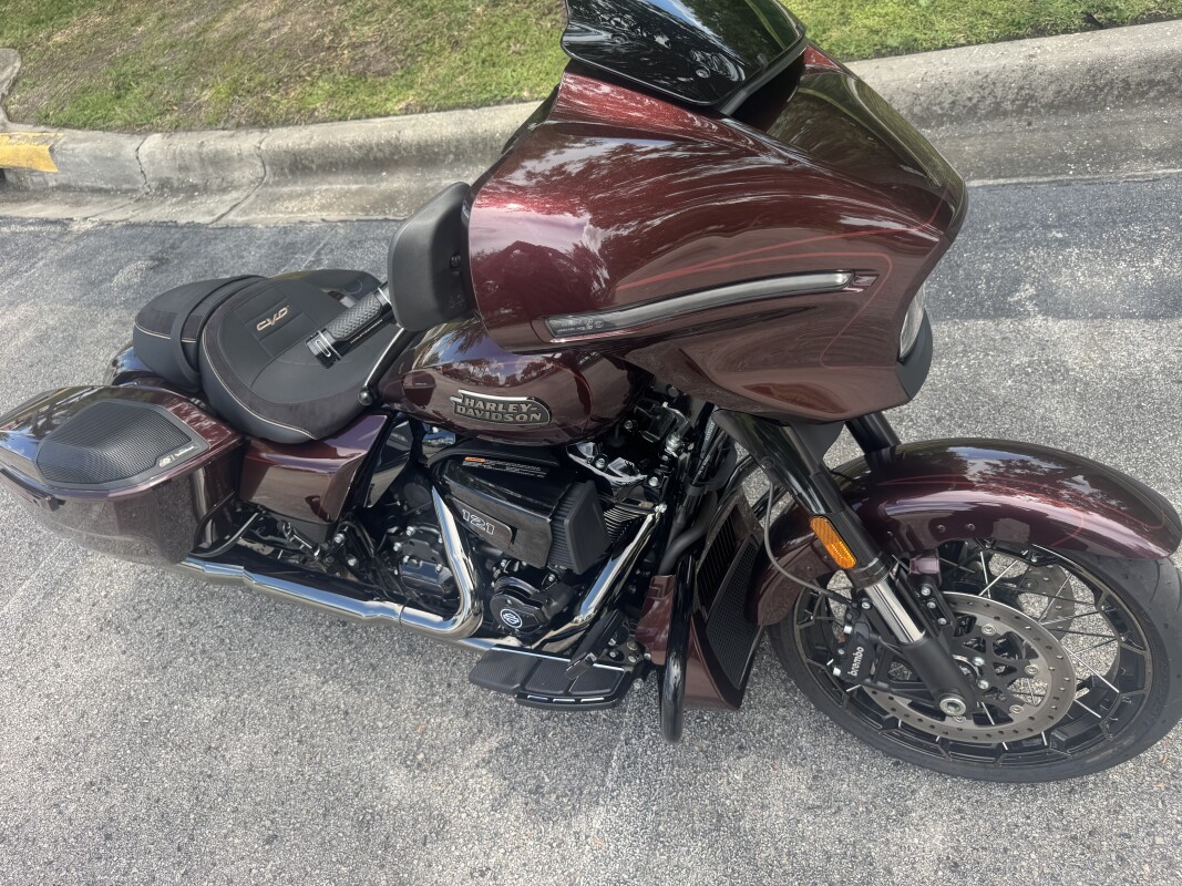 Certified Pre-Owned 2024 Harley-Davidson CVO Street Glide - Photo 8