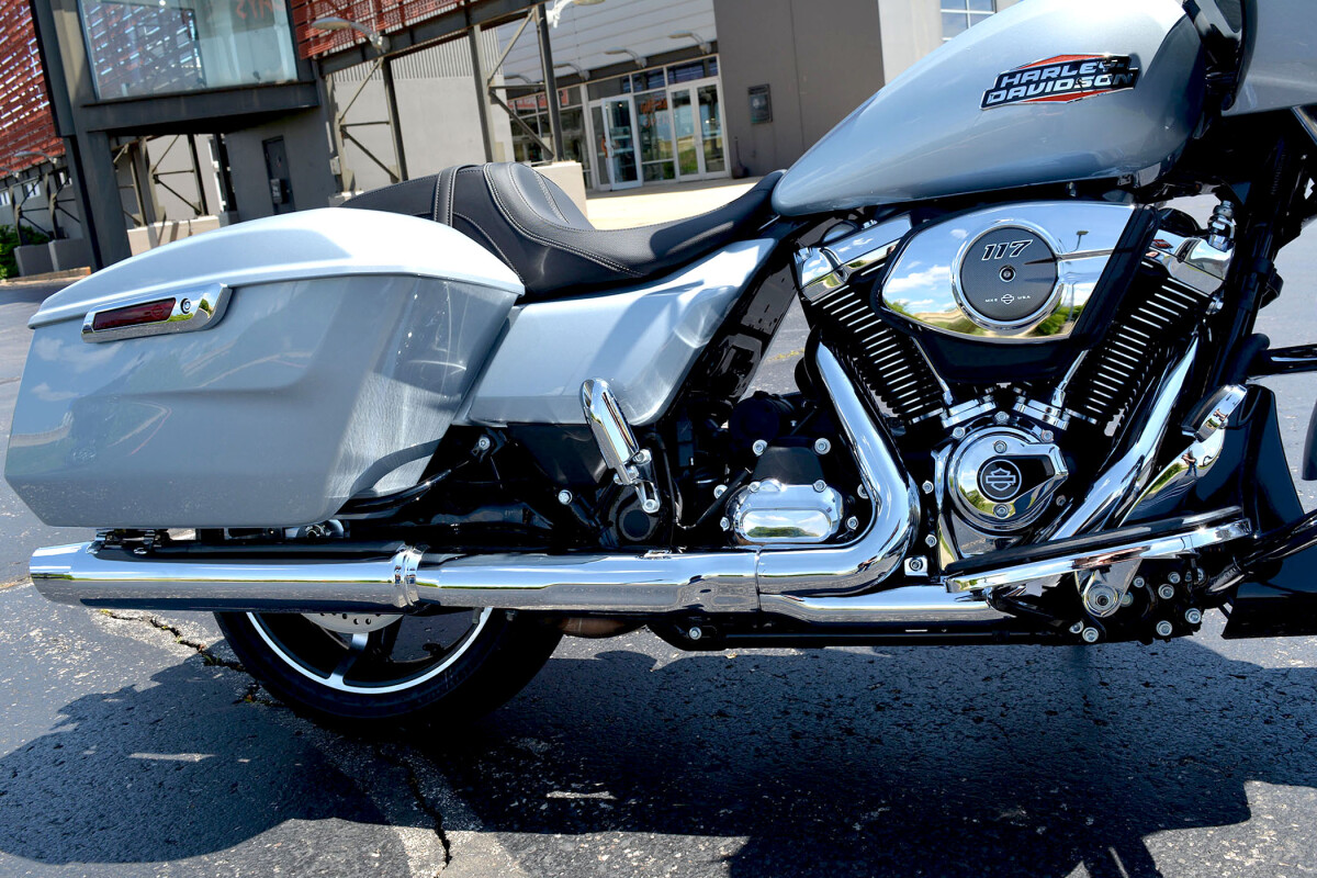 FLTRX 2025 Road Glide - Photo 9