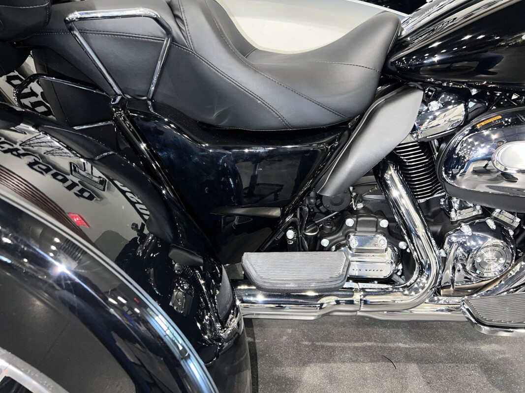 2025 Harley-Davidson Tri Glide Ultra FLHTCUTG - Photo 7