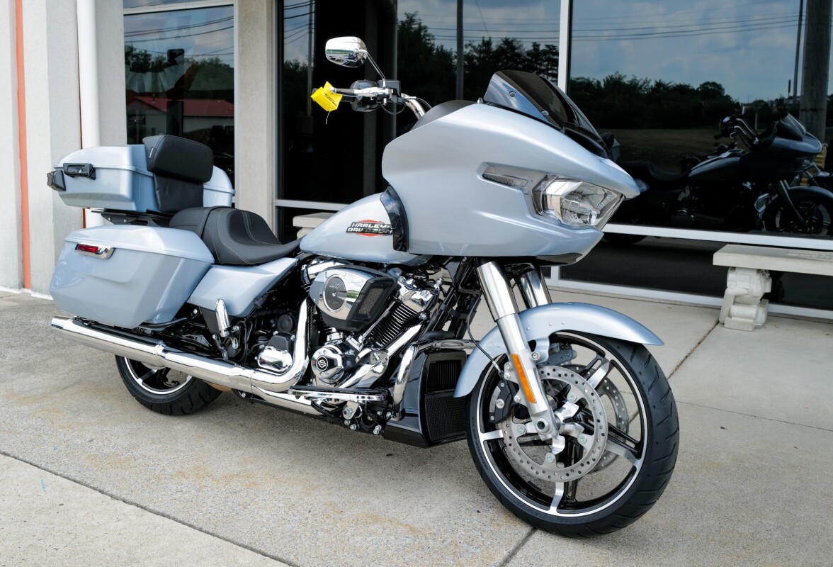 2025 Harley-Davidson Road Glide FLTRX Atlas Silver Metallic - Photo 2