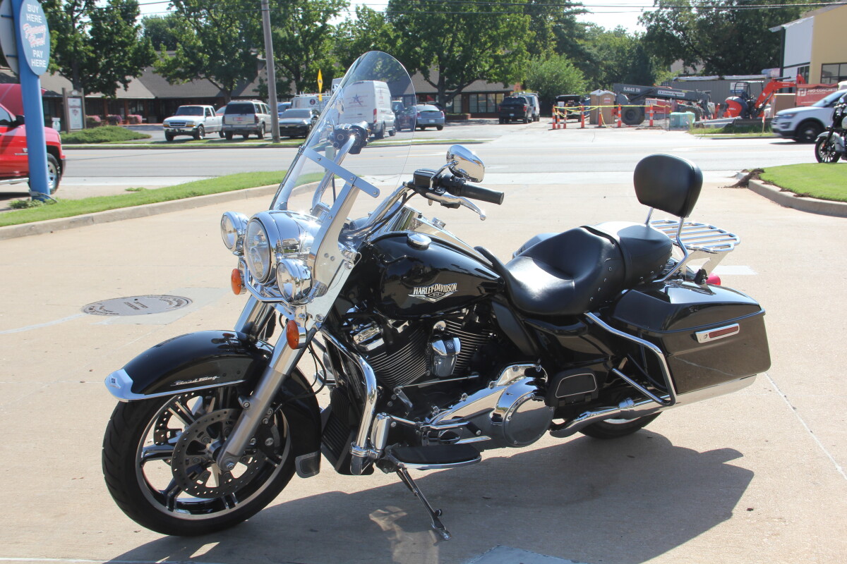2020 Harley-Davidson Road King Vivid Black - Photo 6
