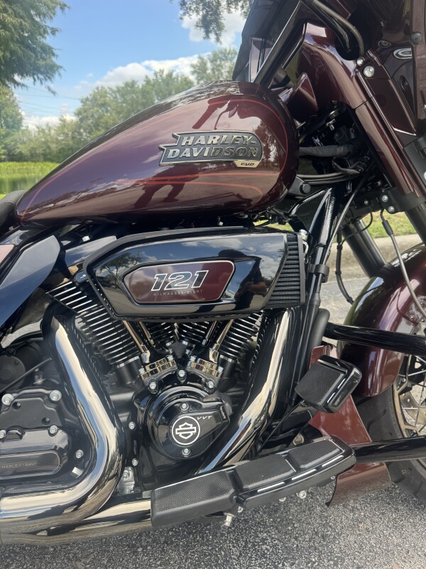 Certified Pre-Owned 2024 Harley-Davidson CVO Street Glide - Photo 9