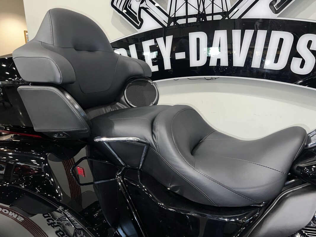 2025 Harley-Davidson Tri Glide Ultra FLHTCUTG - Photo 6