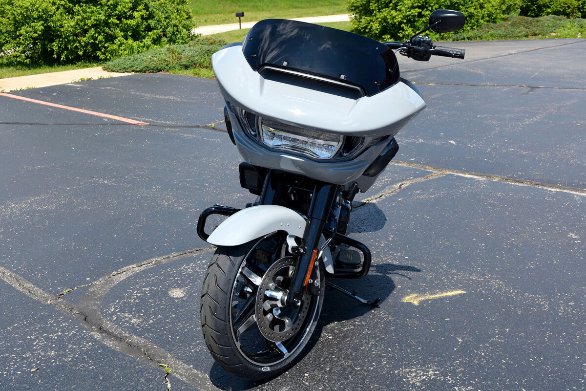 FLTRX 2025 Road Glide - Photo 2