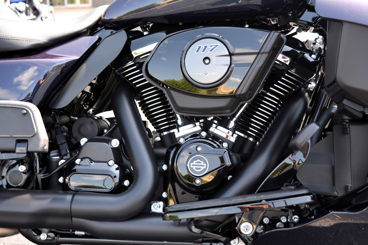 2025 Harley-Davidson Street Glide Ultra Mystic Shift - Black Finish - Photo 9