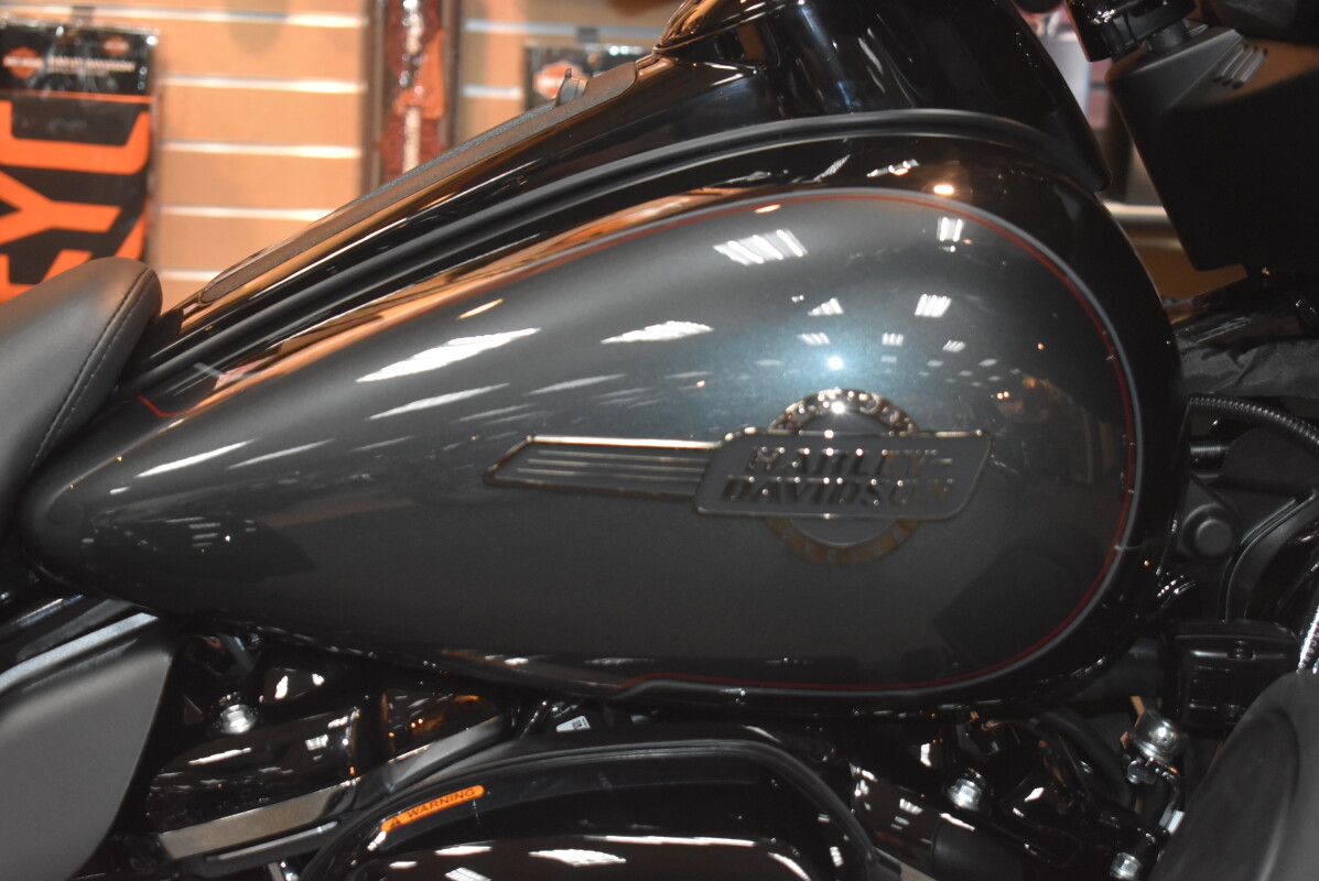 FLHTCUTG 2025 Tri Glide Ultra - Photo 10
