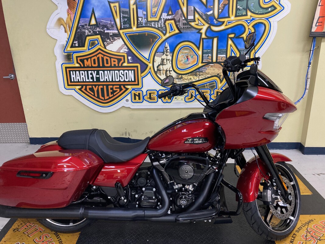 2025 Harley-Davidson® Road Glide® Brilliant Red - Black Finish