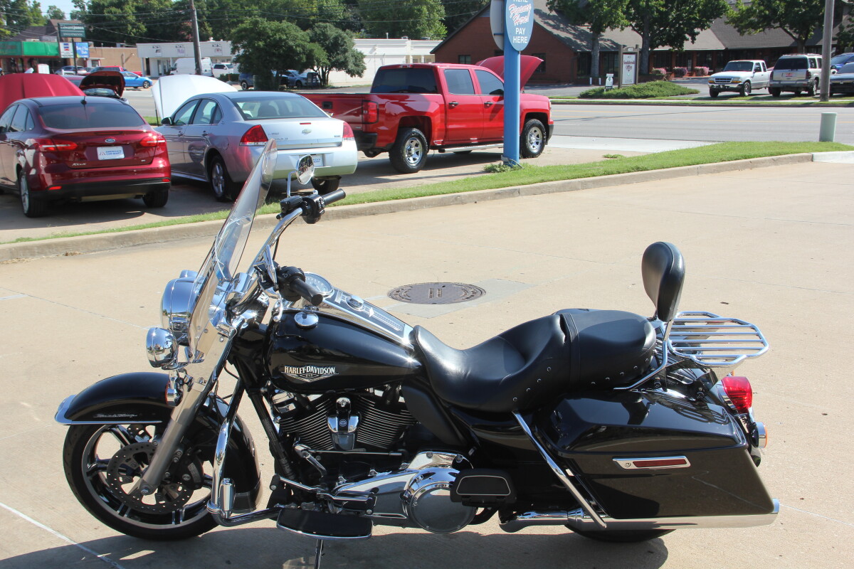 2020 Harley-Davidson Road King Vivid Black - Photo 3