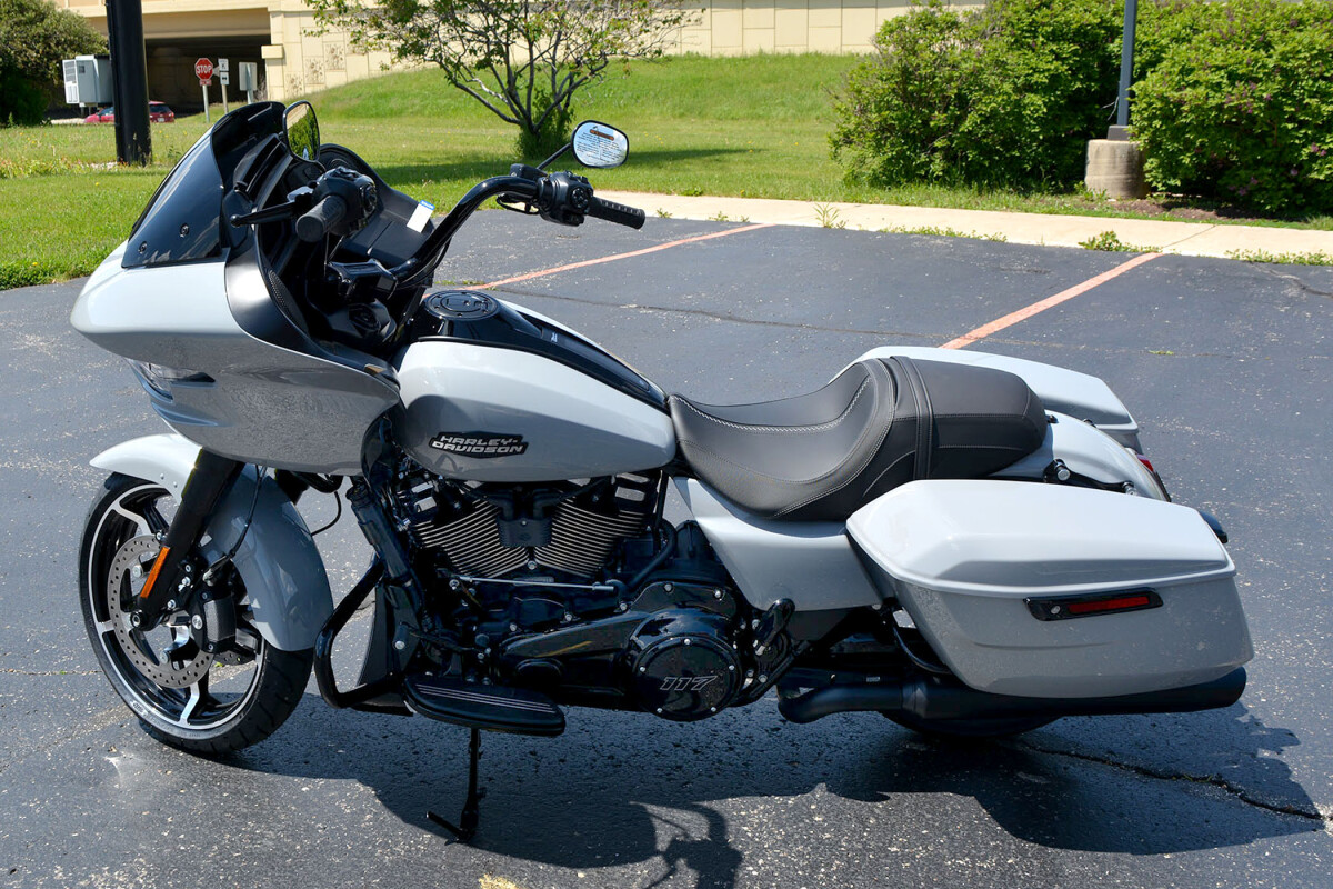 FLTRX 2025 Road Glide - Photo 3