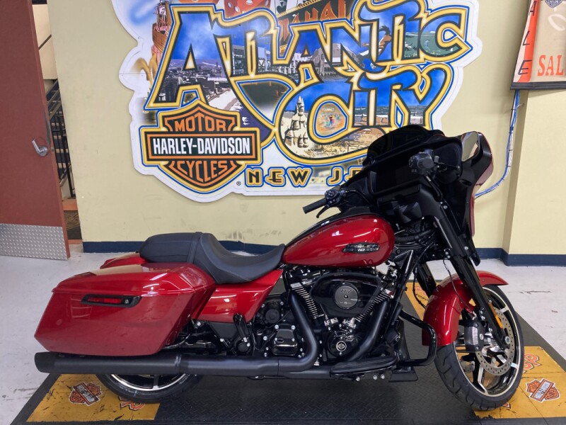 2025 Harley-Davidson® Street Glide® Brilliant Red - Black Finish