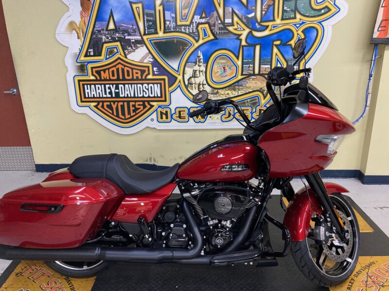 2025 Harley-Davidson® Road Glide® Brilliant Red - Black Finish
