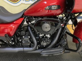 2025 Harley-Davidson® Road Glide® Brilliant Red - Black Finish thumb 3