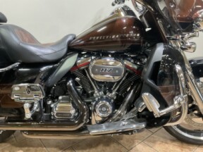 2019 Harley-Davidson® CVO™FLHTKSE Limited Auburn Sunglo & Black Hole with Rich Bourbon FLHTKSE thumb 3