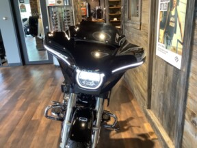Harley-Davidson® Street Glide® 2025 FLHX T40-25 Vivid Black thumb 2