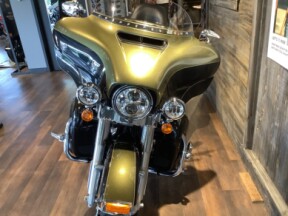 Harley-Davidson® Ultra Limited Low 2018 FLHTKL U847-18 Olive Gold/Black Tempest thumb 3