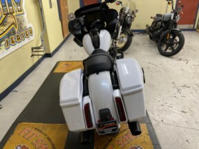 2025 Harley-Davidson® Road Glide® White Onyx Pearl - Black Finish thumb 0