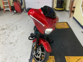 2025 Harley-Davidson® Street Glide® Brilliant Red - Black Finish thumb 2