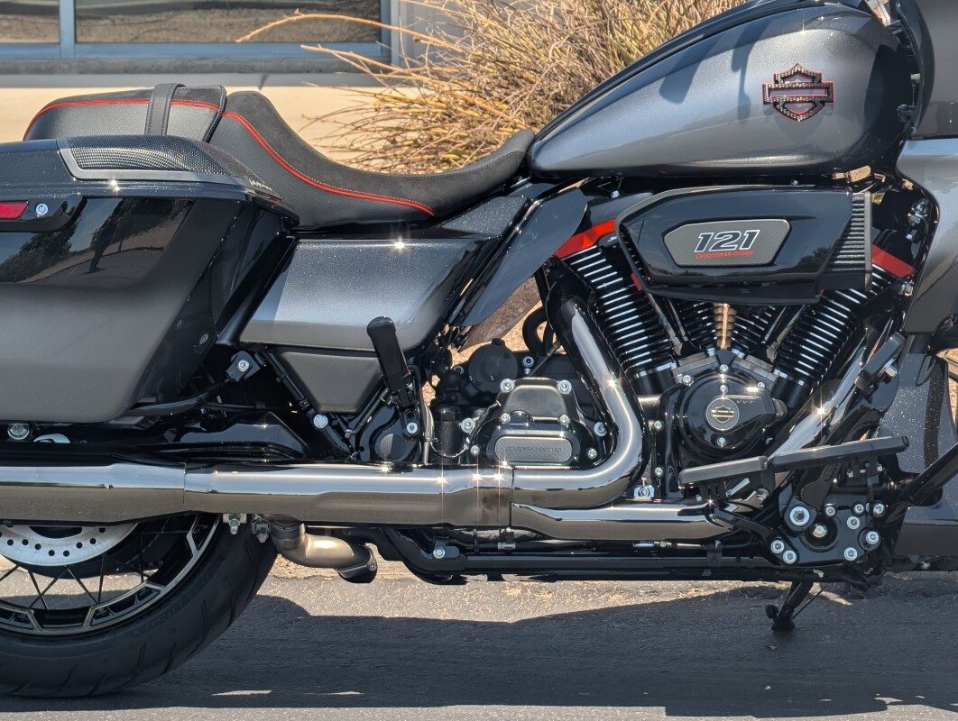 2025 Harley-Davidson CVO Road Glide - Photo 9