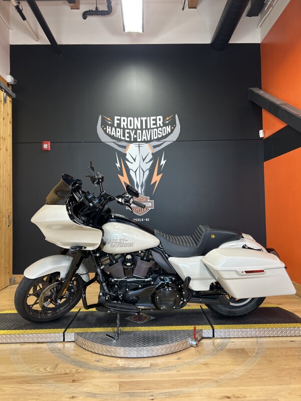 FLTRXST 2023 Road Glide® ST, photo 2
