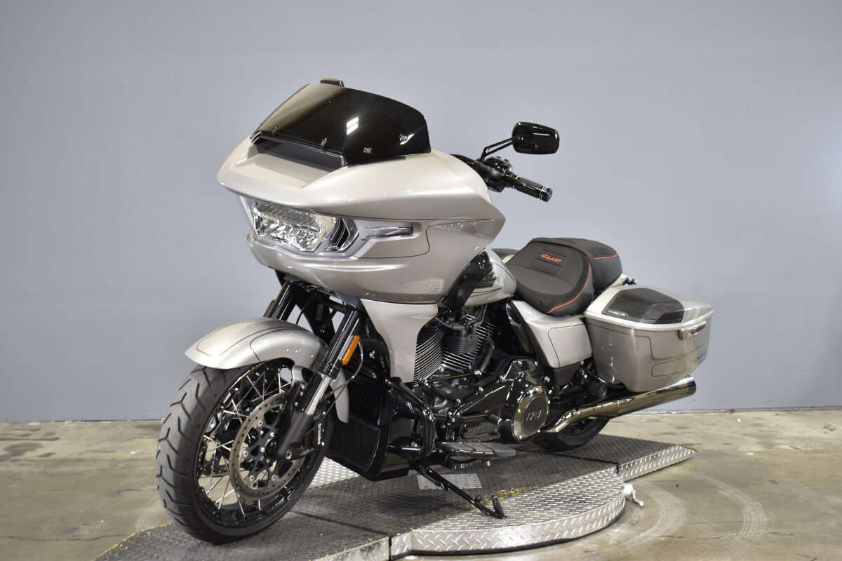 2023 Harley-Davidson CVO Road Glide FLTRXSE - Photo 4