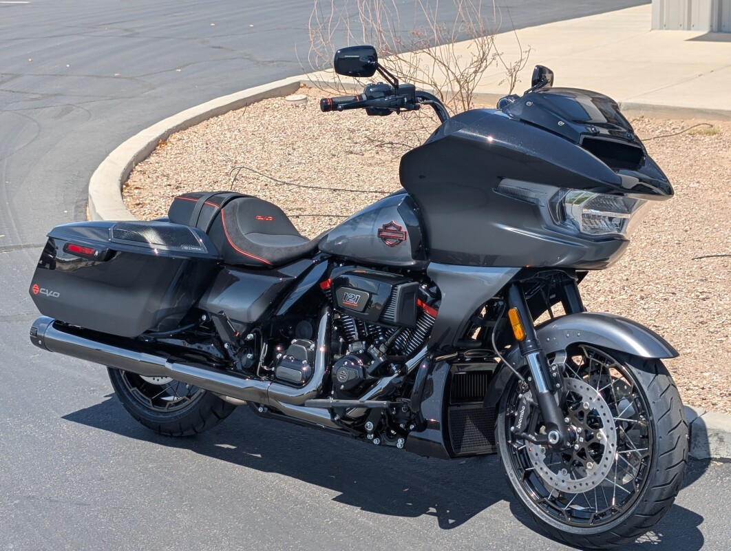 2025 Harley-Davidson CVO Road Glide - Photo 3