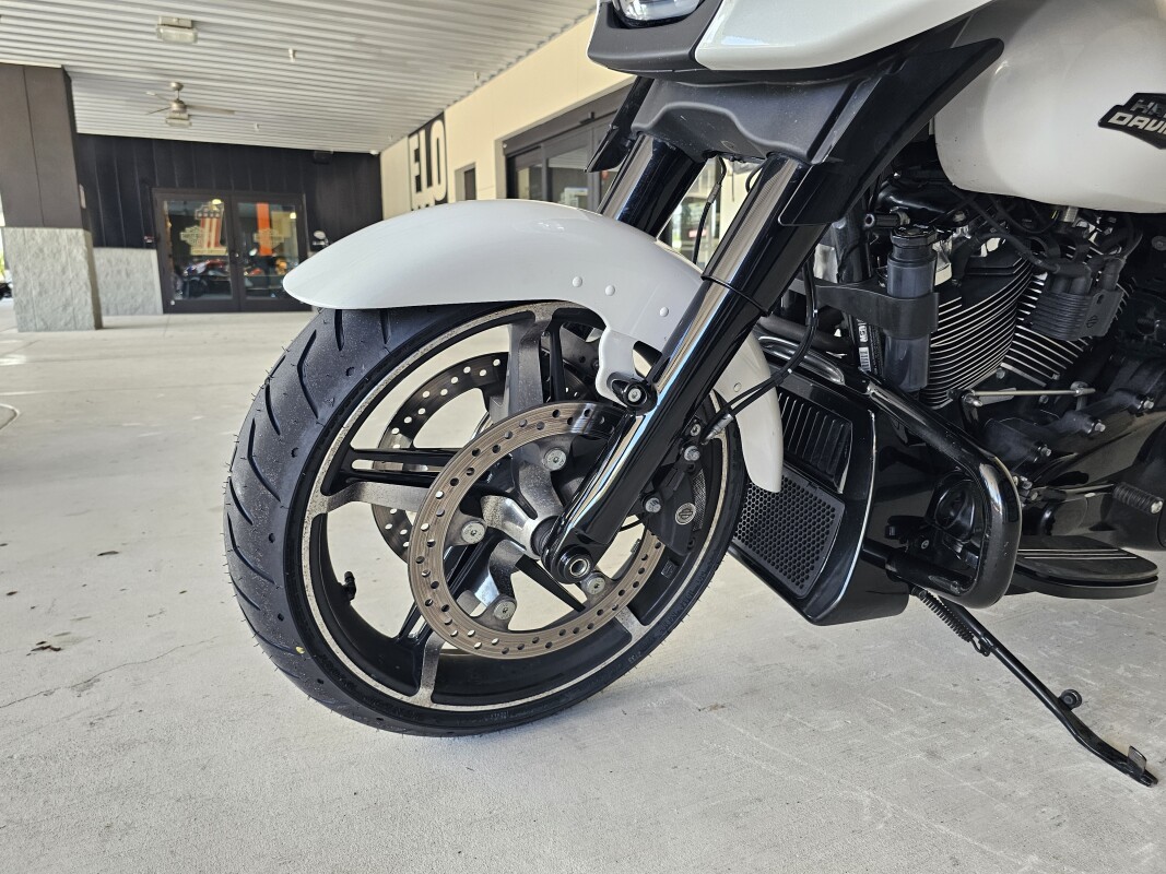 2024 Harley-Davidson Street Glide - Photo 6
