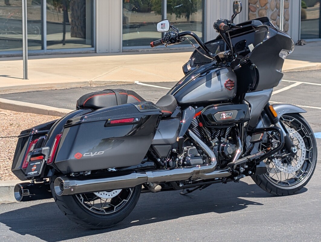 2025 Harley-Davidson CVO Road Glide - Photo 4
