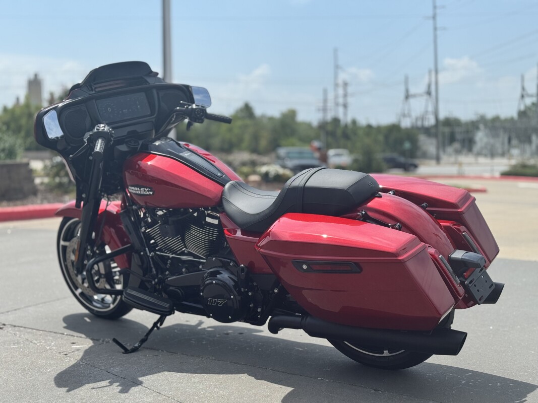 2025 Harley-Davidson Street Glide FLHX Brilliant Red - Photo 4