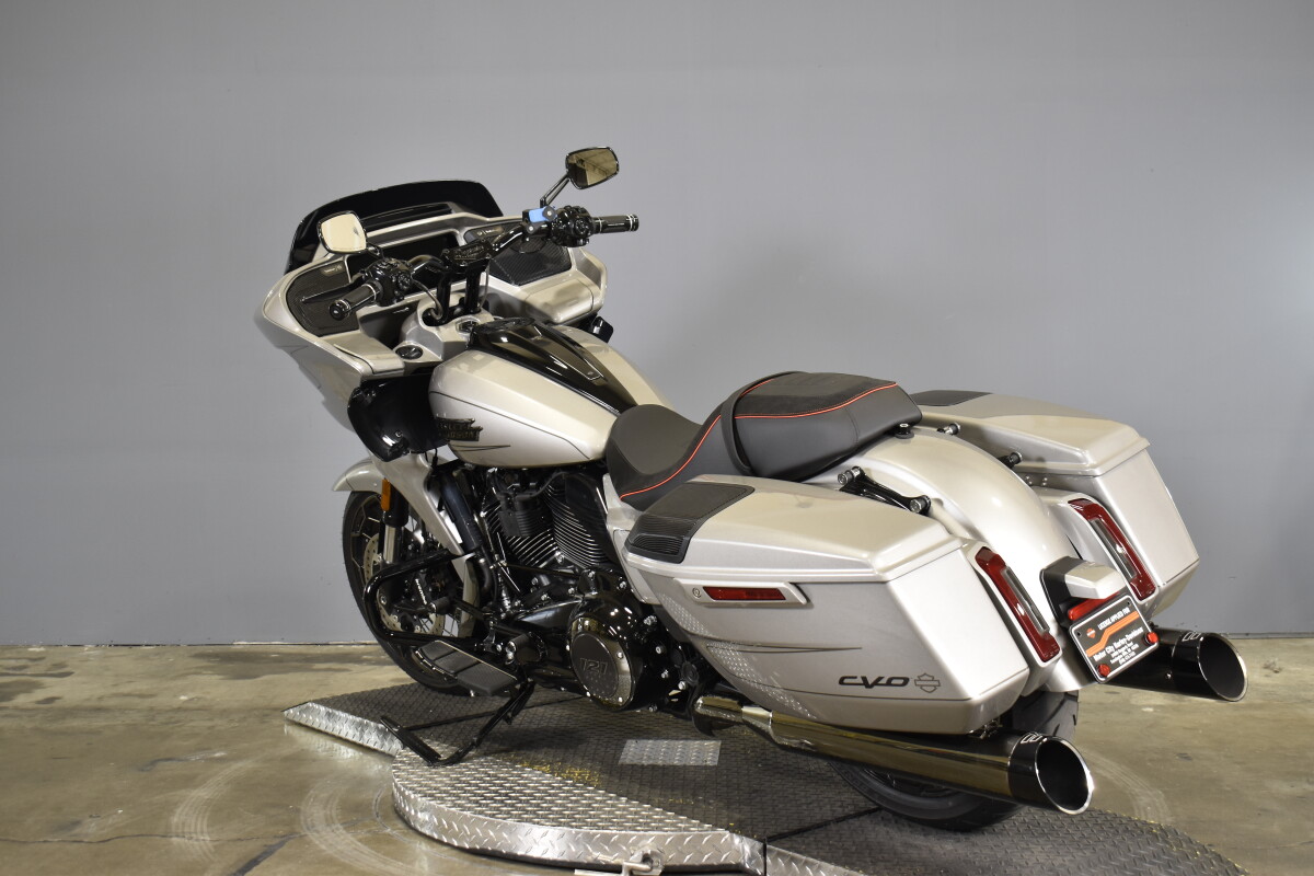 2023 Harley-Davidson CVO Road Glide FLTRXSE - Photo 6