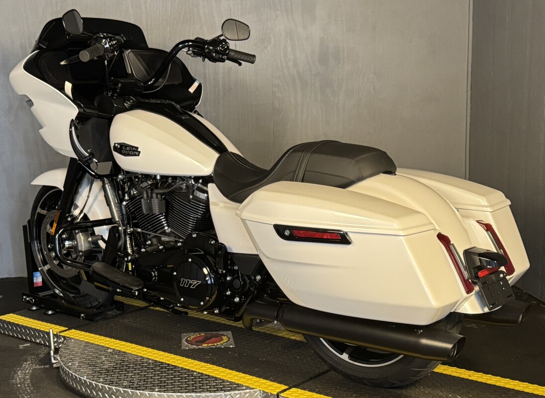 2025 Harley-Davidson Road Glide FLTRX WHITE ONYX PRL - Photo 10