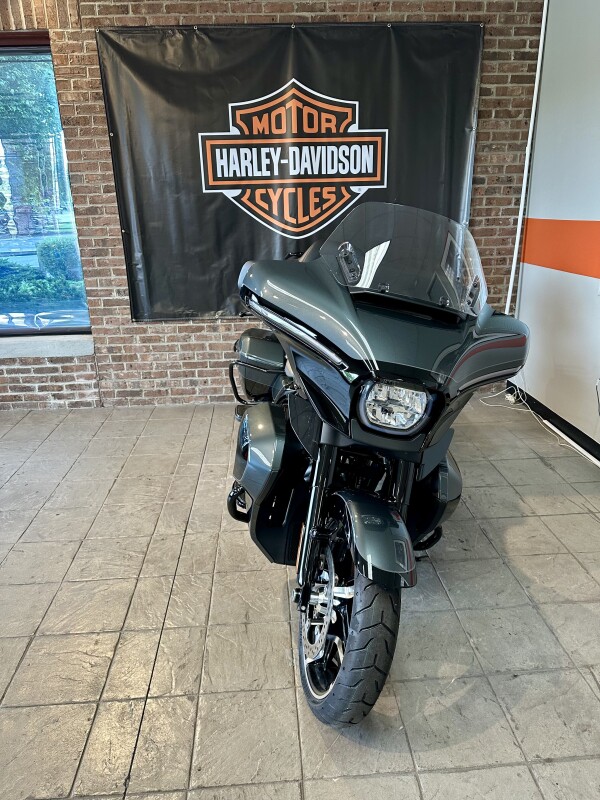 2025 Harley-Davidson Street Glide Ultra FLHXU IRON HORSE METALLIC(GRAY) AND BLACK - Photo 5