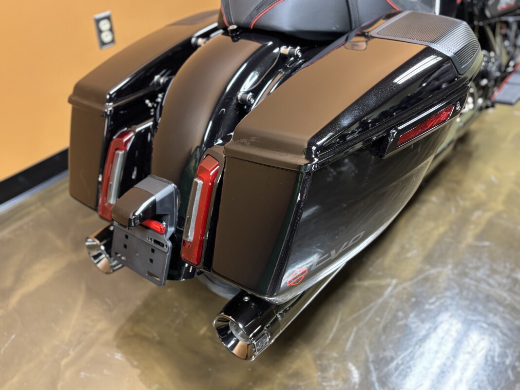 FLTRXSE 2025 CVO Road Glide - Photo 6