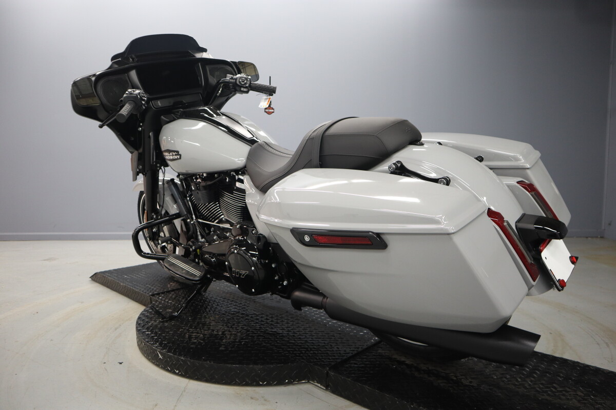 2025 Harley-Davidson Street Glide FLHX - Photo 6