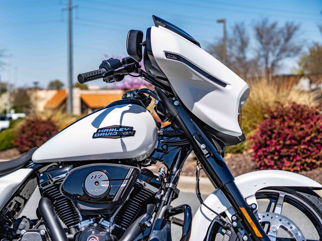 FLHX 2025 Street Glide - Photo 10