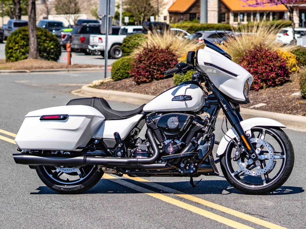 FLHX 2025 Street Glide - Photo 5