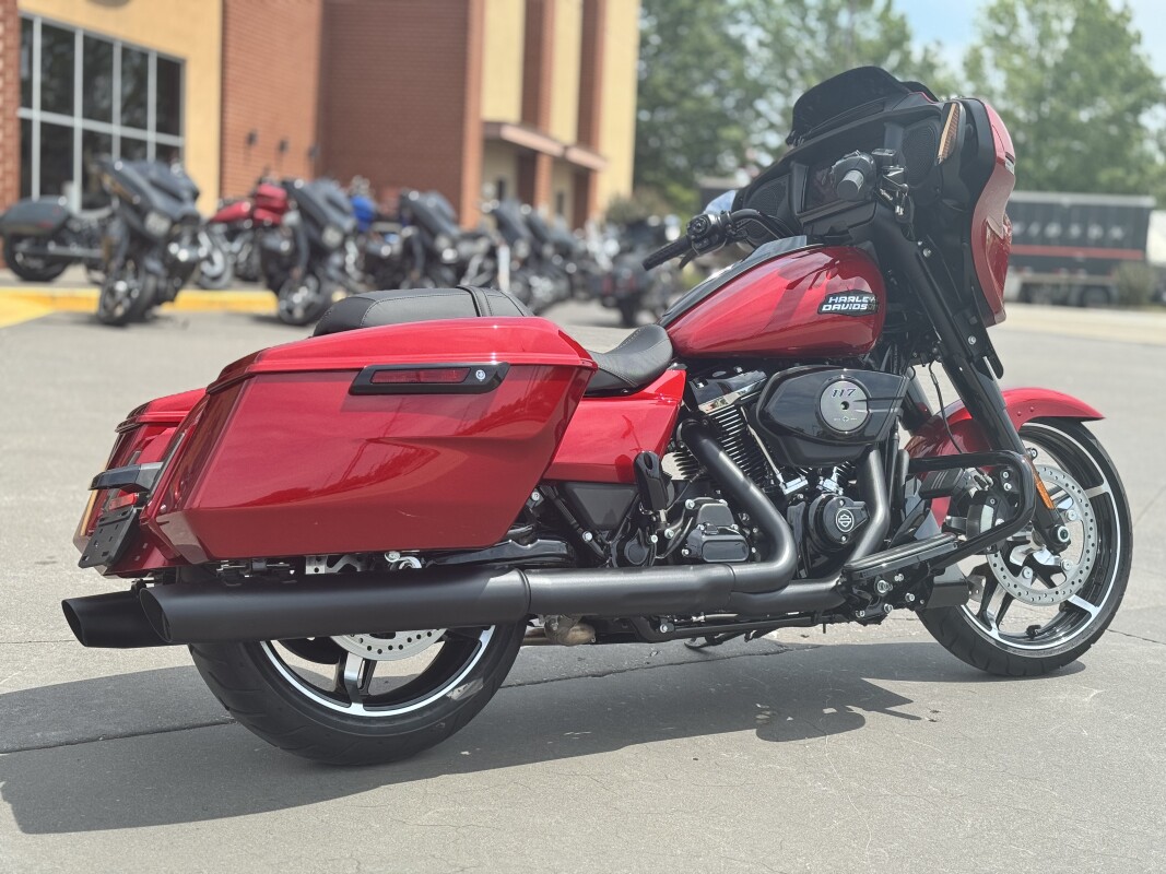 2025 Harley-Davidson Street Glide FLHX Brilliant Red - Photo 3
